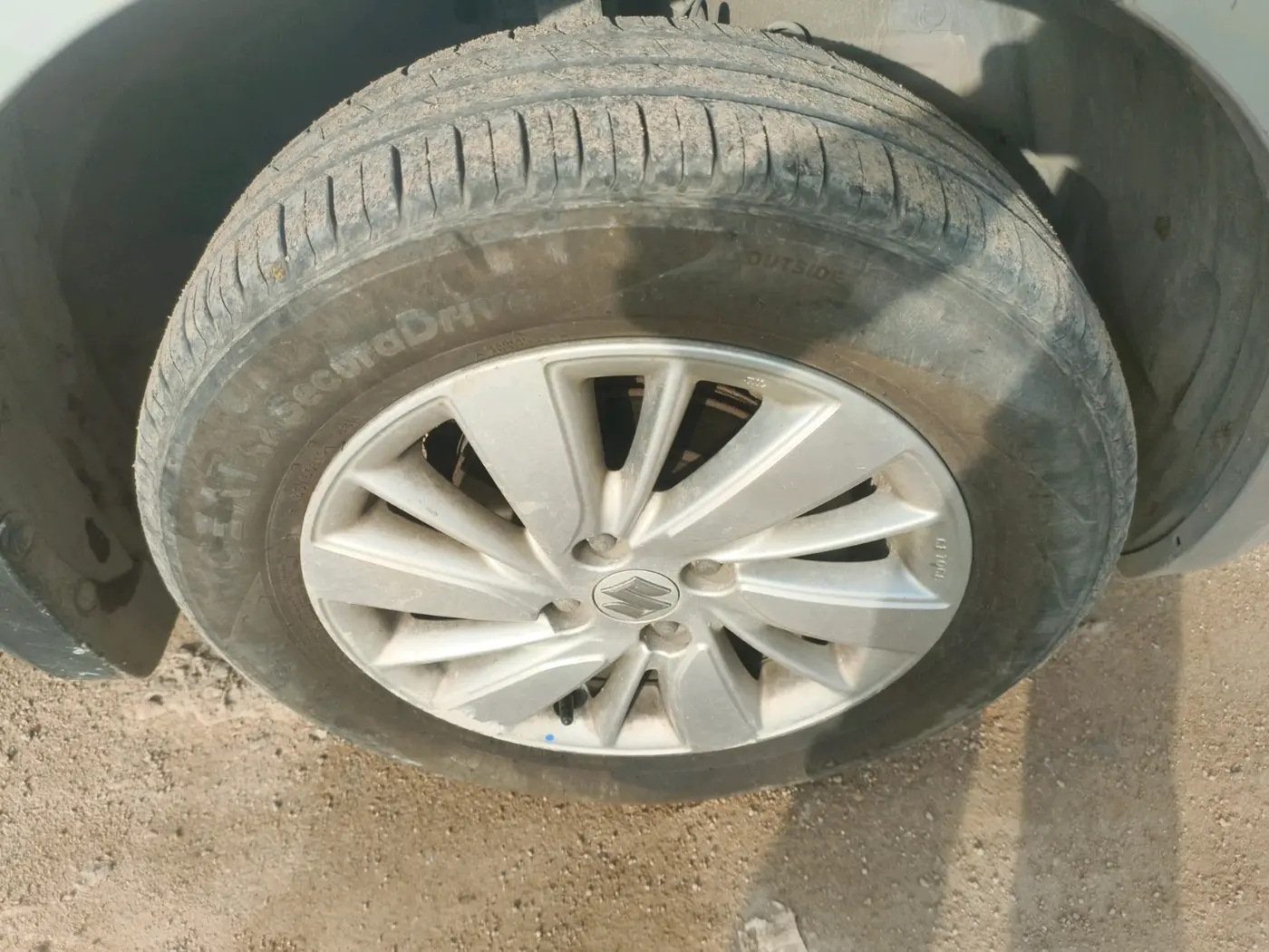 2014 Maruti Swift ZXI, Petrol, Manual, 86,029 km, tyre