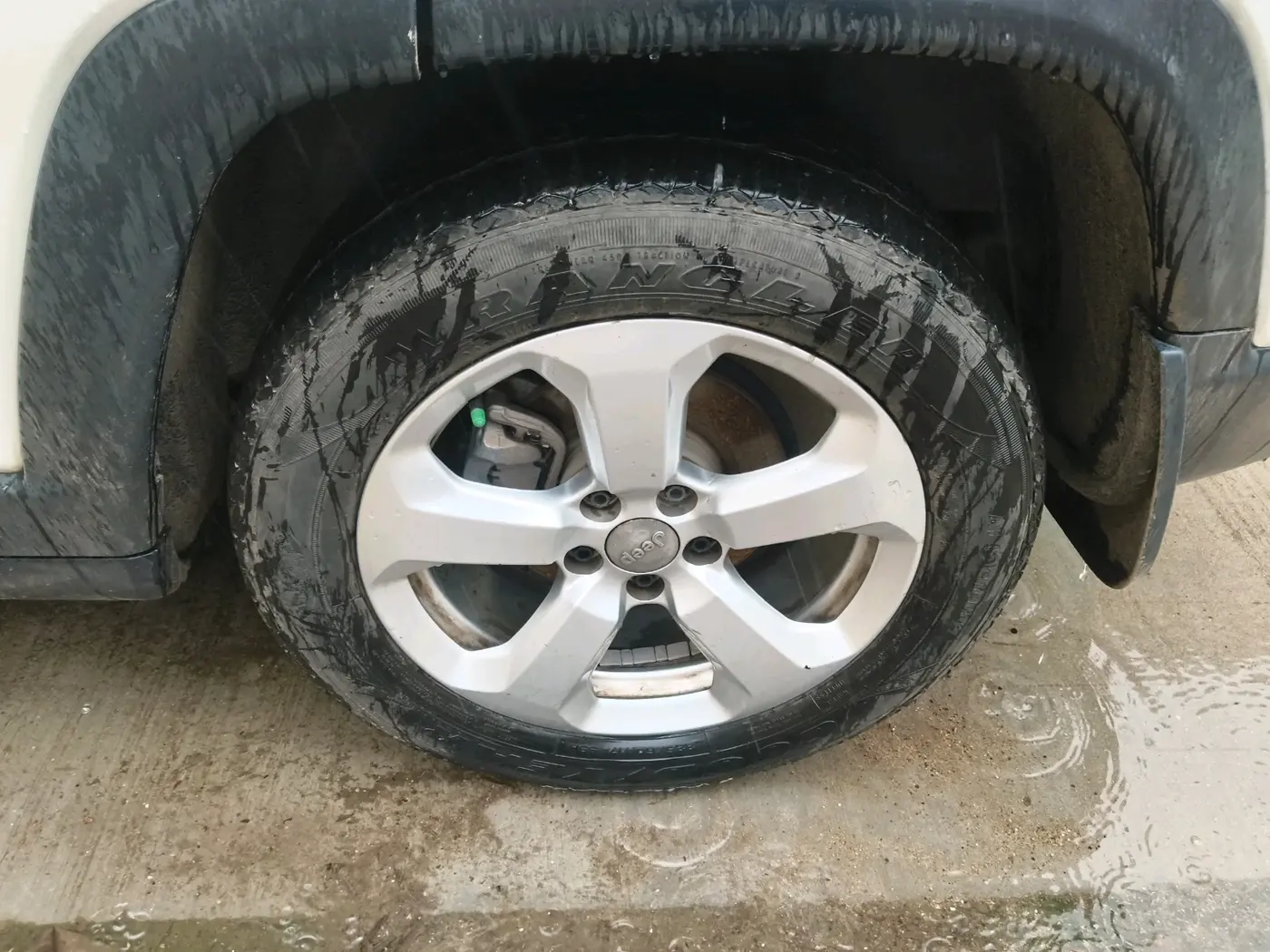 2018 Jeep Compass LIMITED 1.4 PETROL AT, Petrol, Automatic, 1,30,027 km, tyre