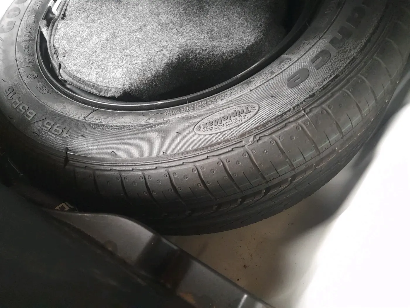 2024 Hyundai VENUE S 1.2, Petrol, Manual, 27,032 km, tyre