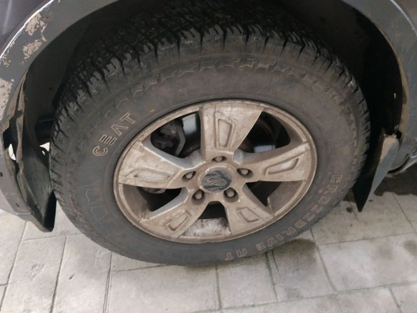 2011 Mahindra XUV500 W8, Diesel, Manual, 1,67,332 km, tyre