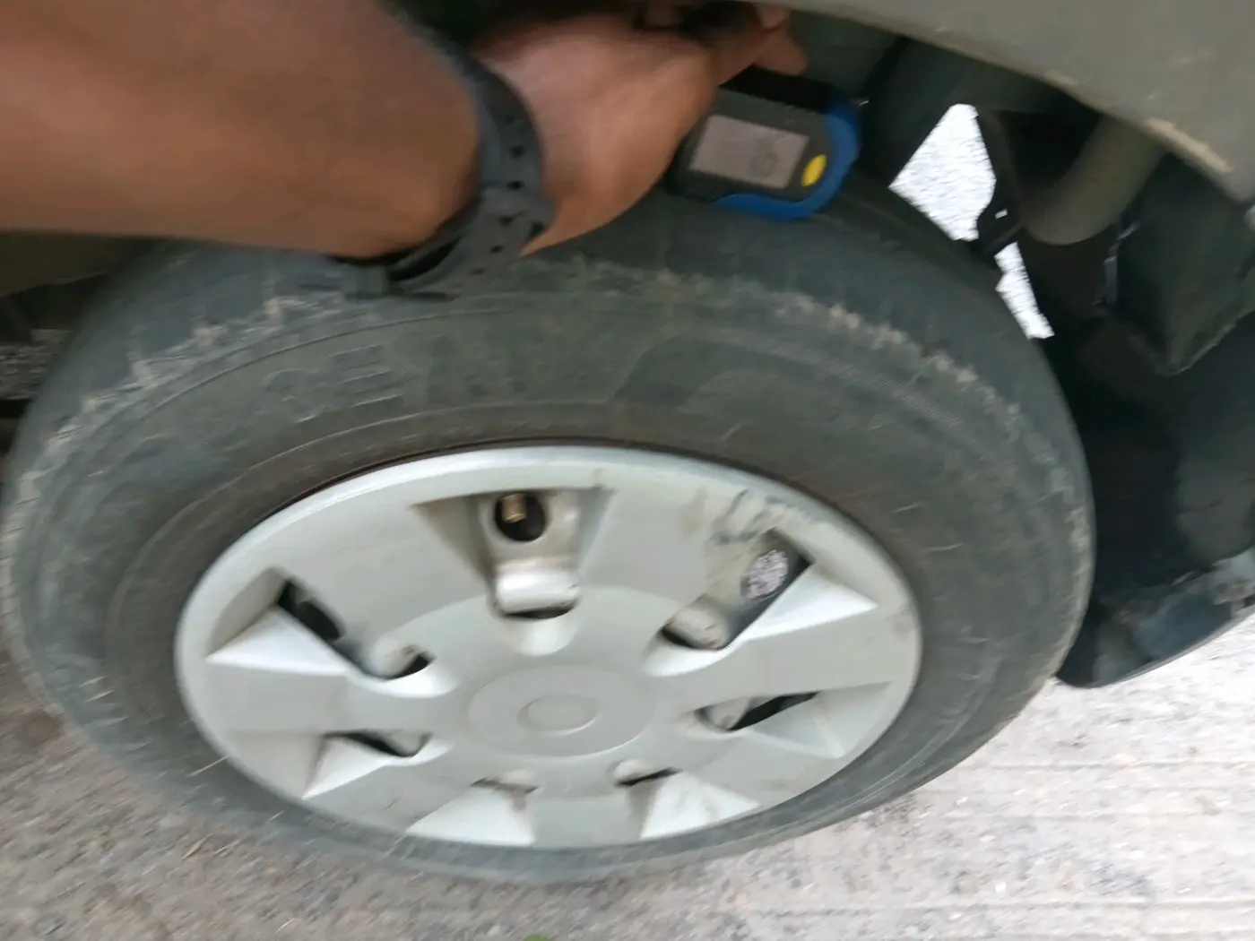 2013 Maruti Wagon R 1.0 LXI CNG, CNG, Manual, 1,62,020 km, tyre