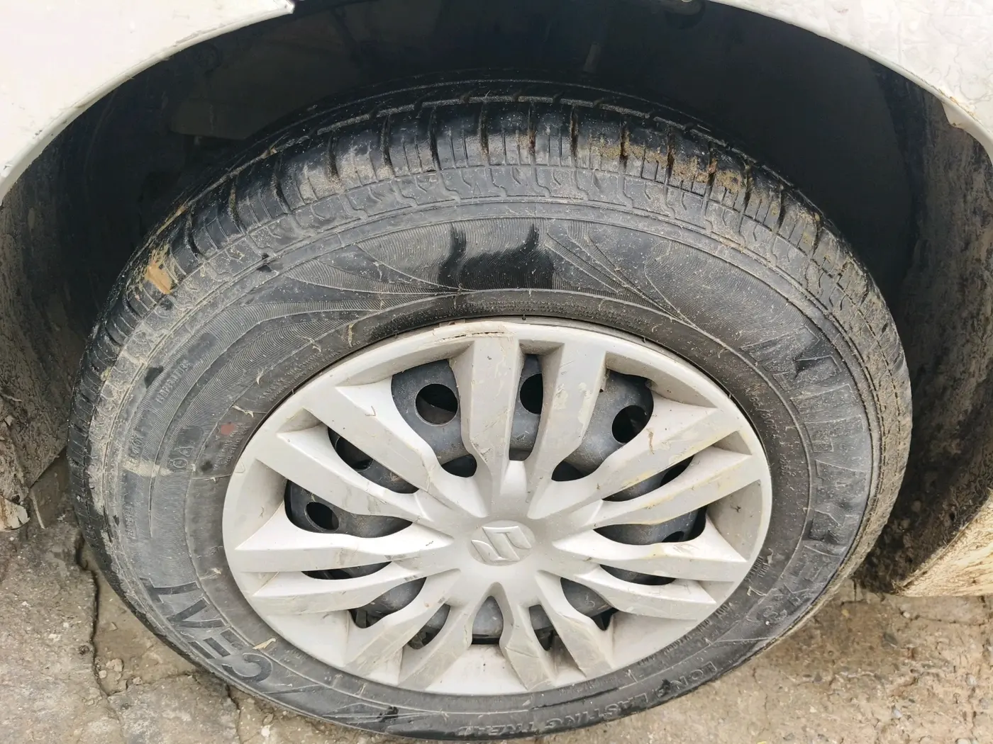 2017 Maruti Dzire VXI, Petrol, Manual, 56,583 km, tyre