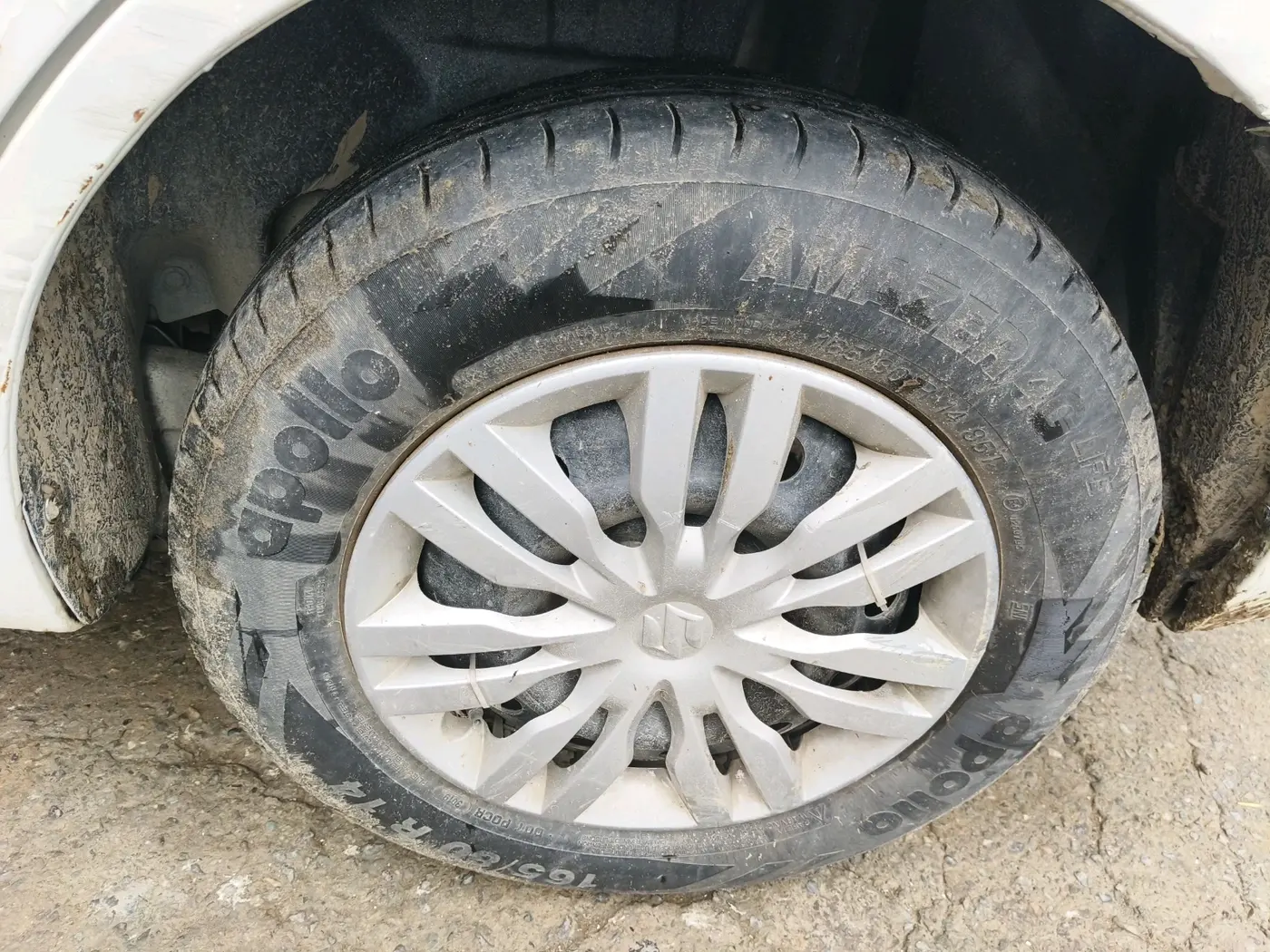 2017 Maruti Dzire VXI, Petrol, Manual, 56,583 km, tyre