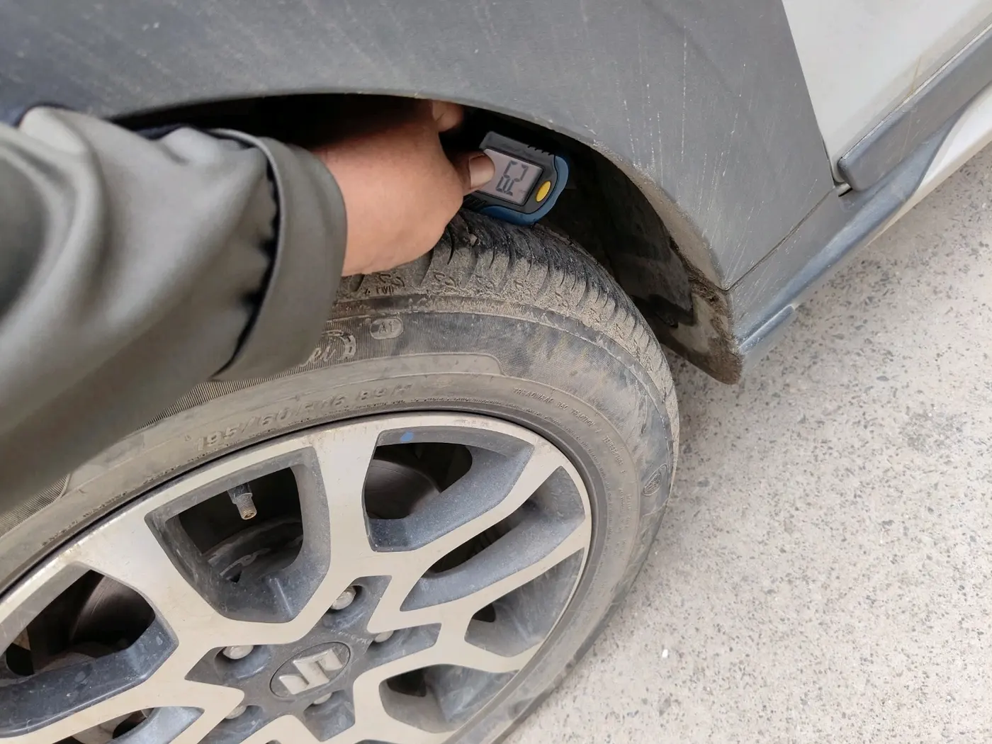 2022 Maruti XL6 ZETA AT, Petrol, Automatic, 21,573 km, tyre