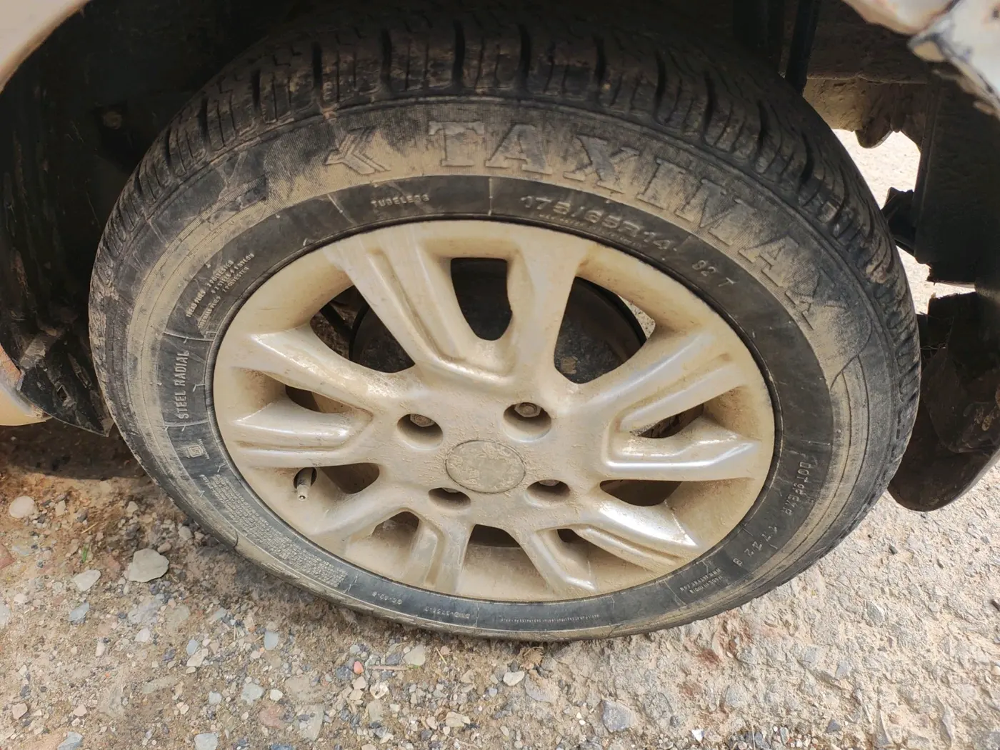 2017 Tata Tiago XZA PETROL, Petrol, Automatic, 1,15,845 km, tyre