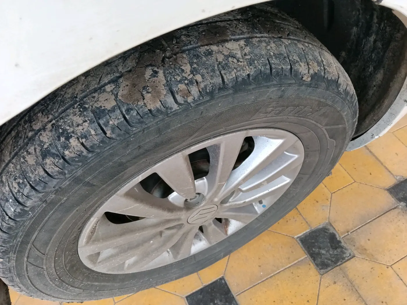2019 Maruti Swift VDI, Diesel, Manual, 81,988 km, tyre