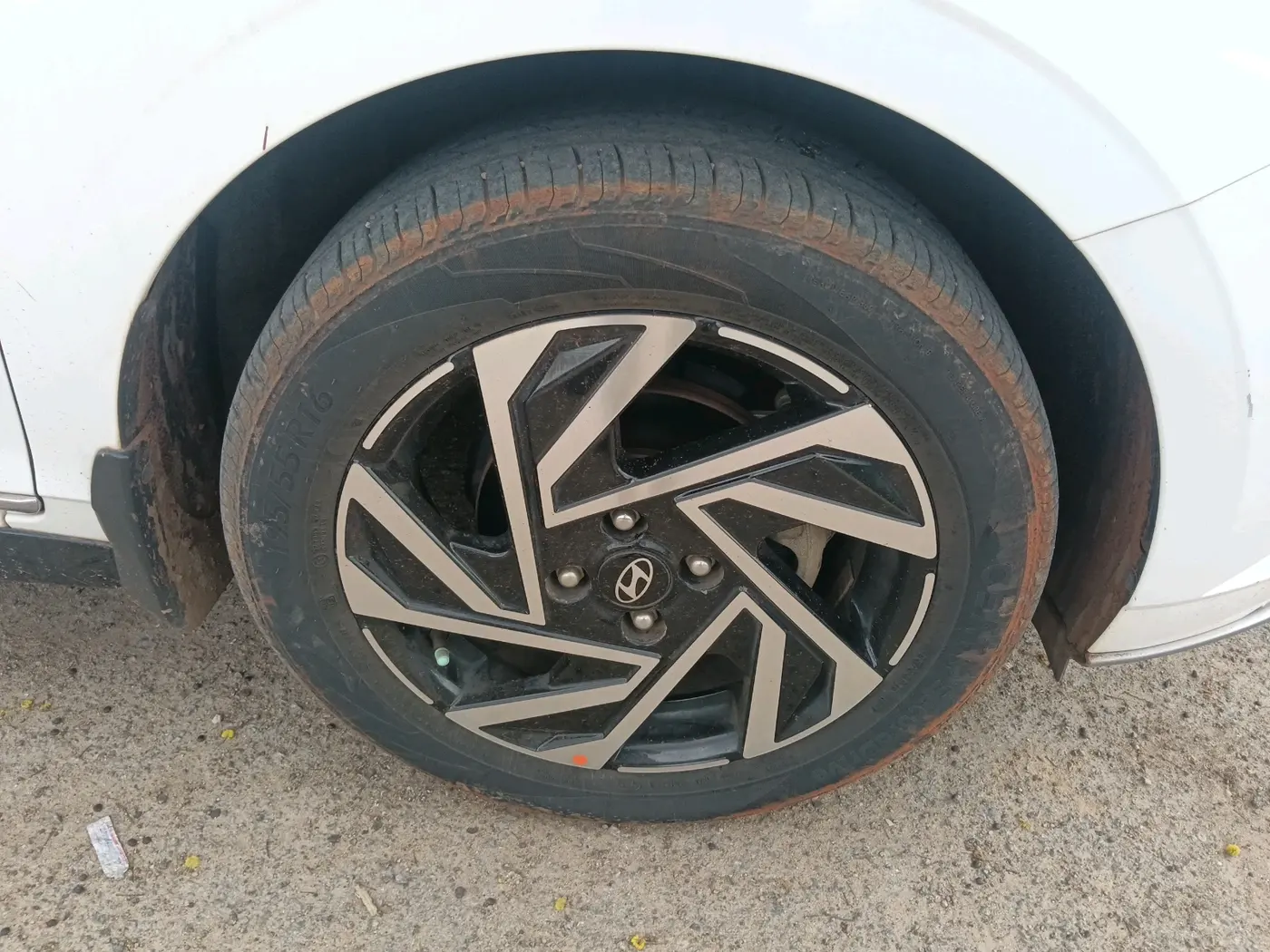 2024 Hyundai NEW I20 ASTA (O) 1.2 MT, Petrol, Manual, 31,427 km, tyre