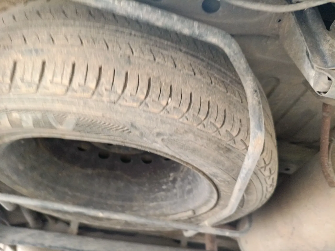 2014 Maruti Ertiga VXI, Petrol, Manual, 87,708 km, tyre