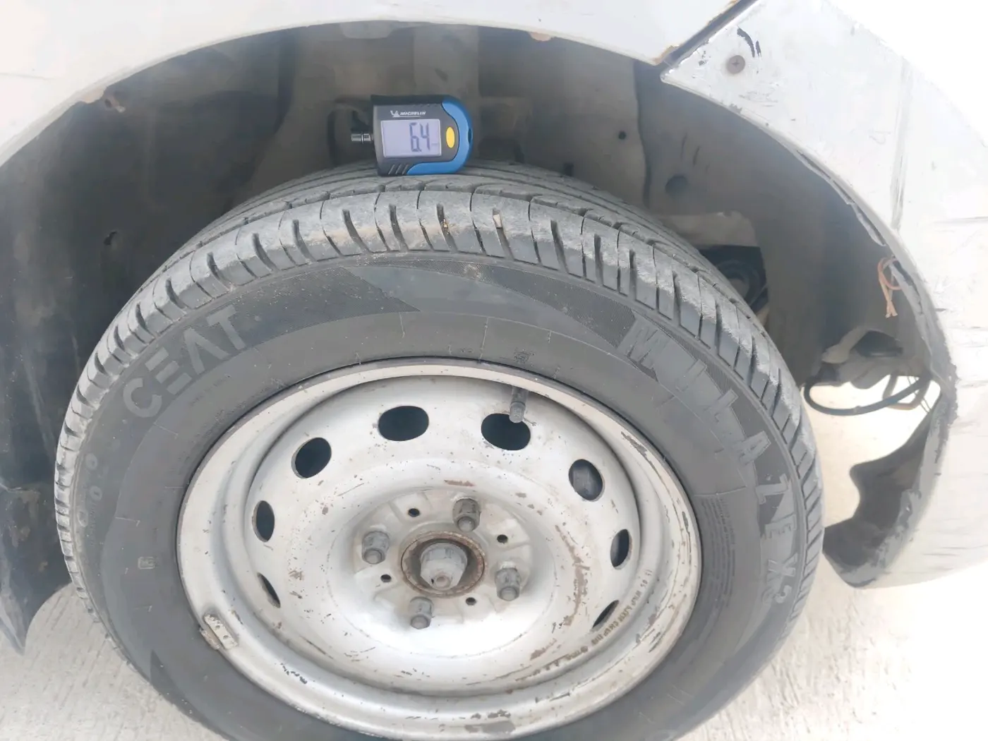 2015 Tata Indica Vista LS TDI, Diesel, Manual, 1,55,595 km, tyre