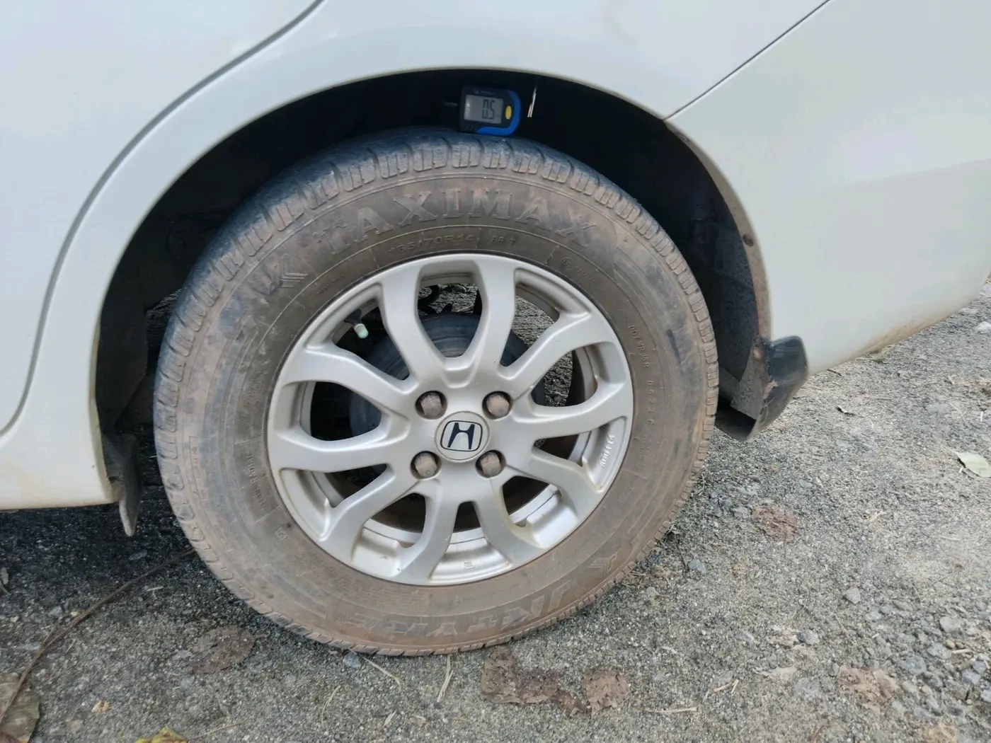 2015 Honda Amaze 1.2L I-VTEC S, Petrol, Manual, 1,11,481 km, tyre