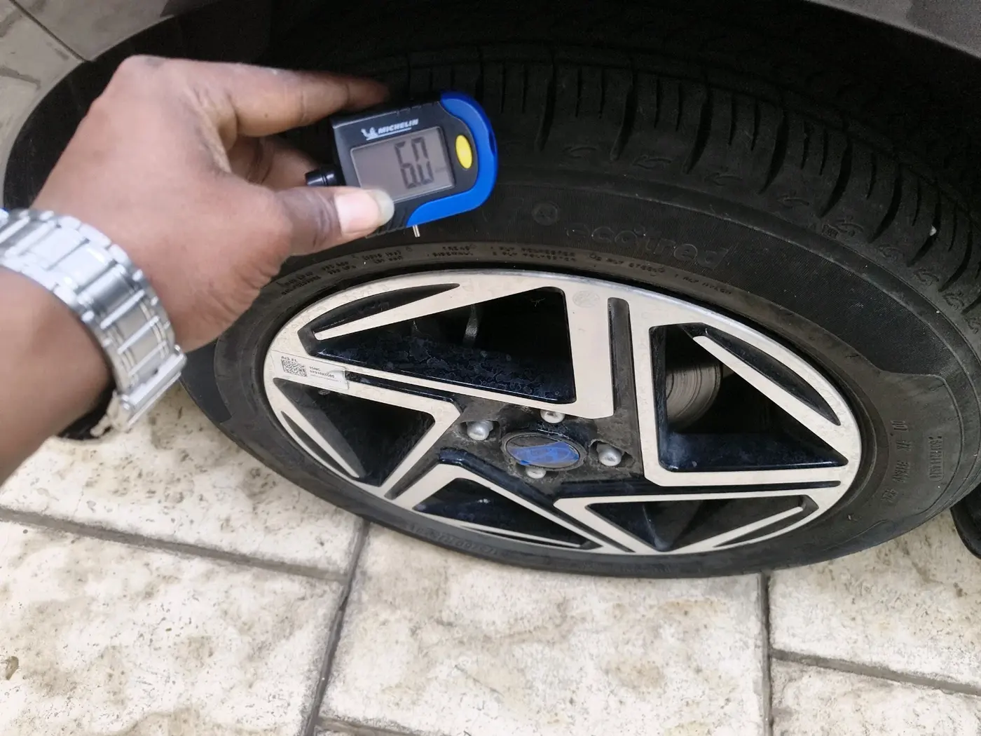 2025 Hyundai GRAND I10 NIOS ASTA AMT 1.2 KAPPA VTVT, Petrol, Automatic, 3,977 km, tyre