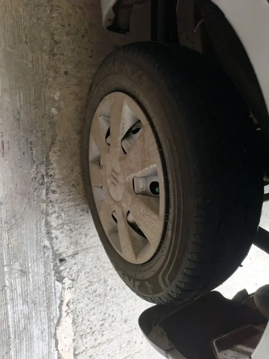 2011 Maruti Wagon R 1.0 VXI, Petrol, Manual, 1,09,943 km, tyre