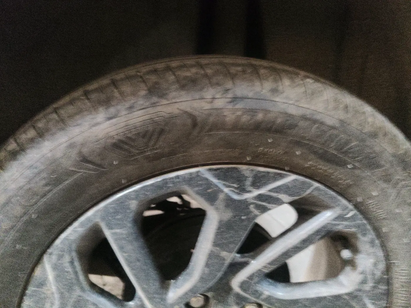 2023 Maruti FRONX ZETA 1.0L TURBO 6 AT, Petrol, Automatic, 27,548 km, tyre