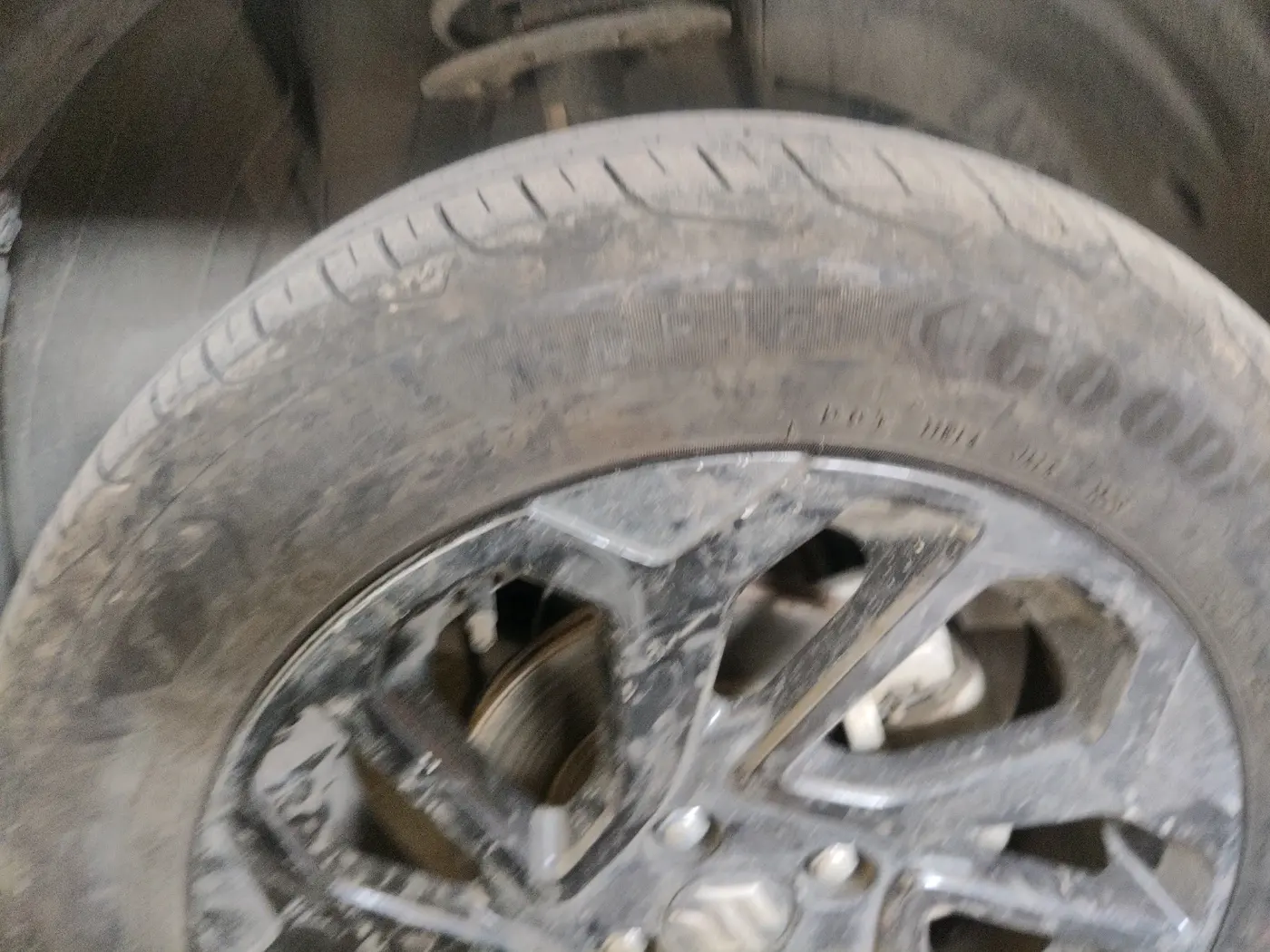 2023 Maruti FRONX ZETA 1.0L TURBO 6 AT, Petrol, Automatic, 27,548 km, tyre