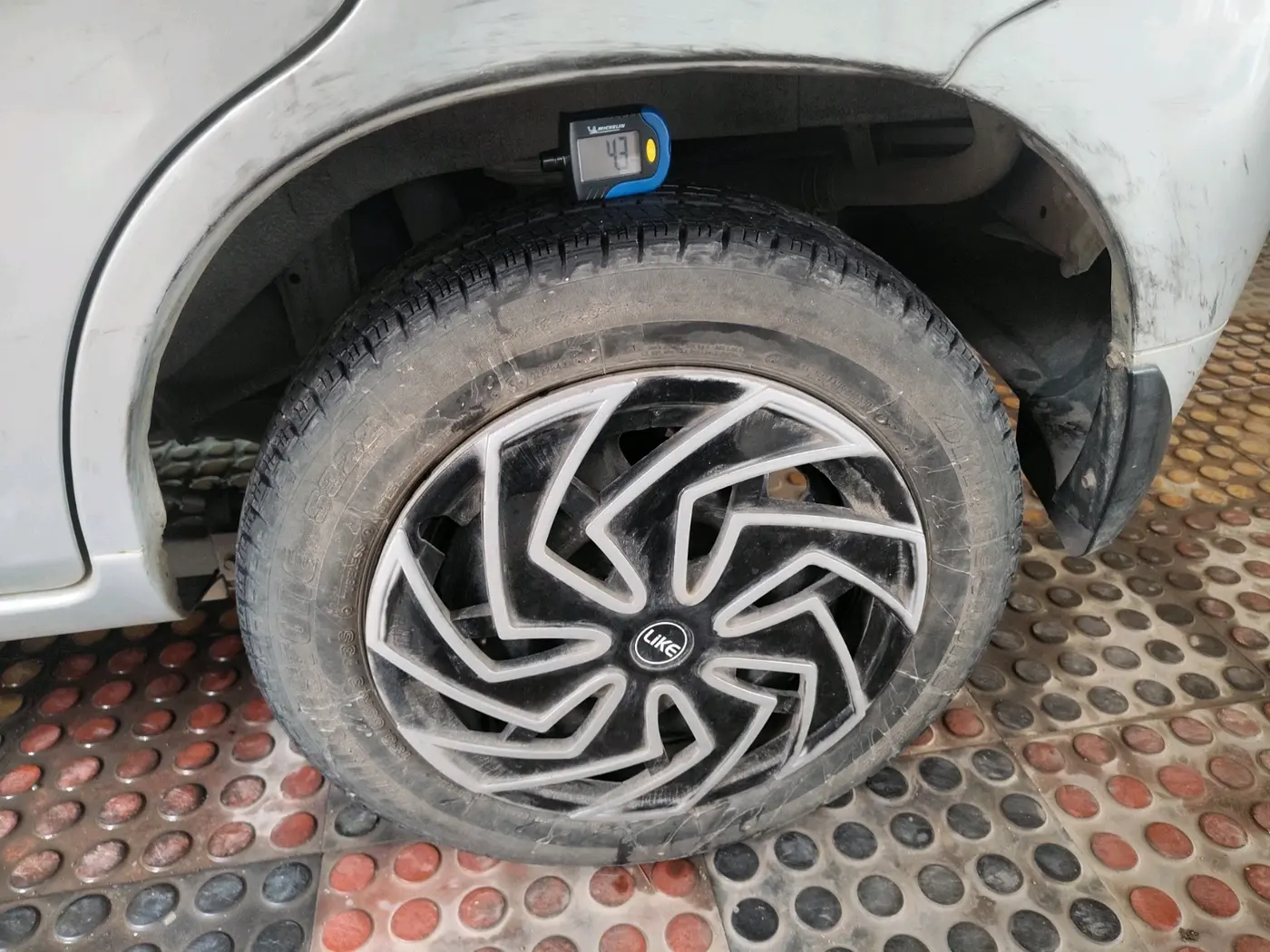 2012 Maruti Alto K10 VXI, Petrol, Manual, 95,794 km, tyre