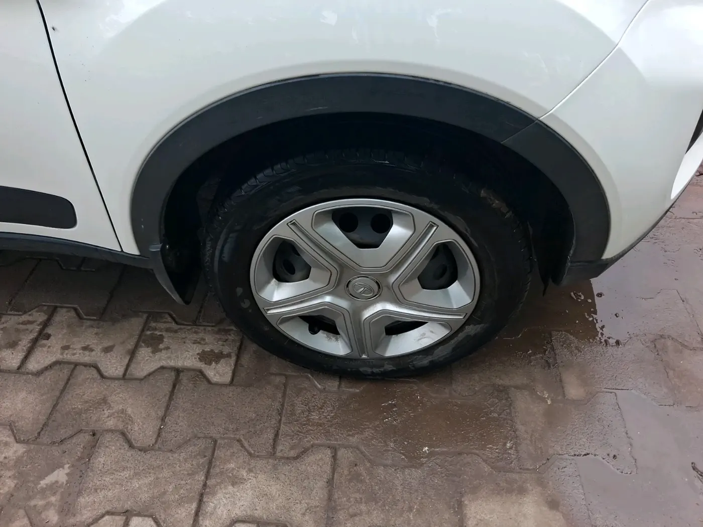 2023 Tata NEXON XMA PETROL, Petrol, Automatic, 18,072 km, tyre