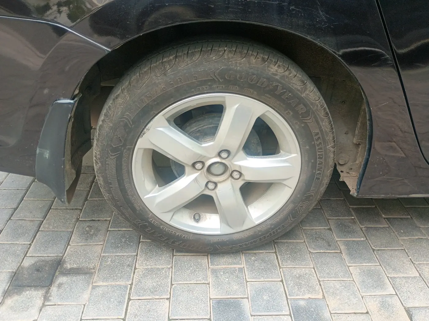 2013 Honda City 1.5L I-VTEC S MT, Petrol, Manual, 1,49,979 km, tyre