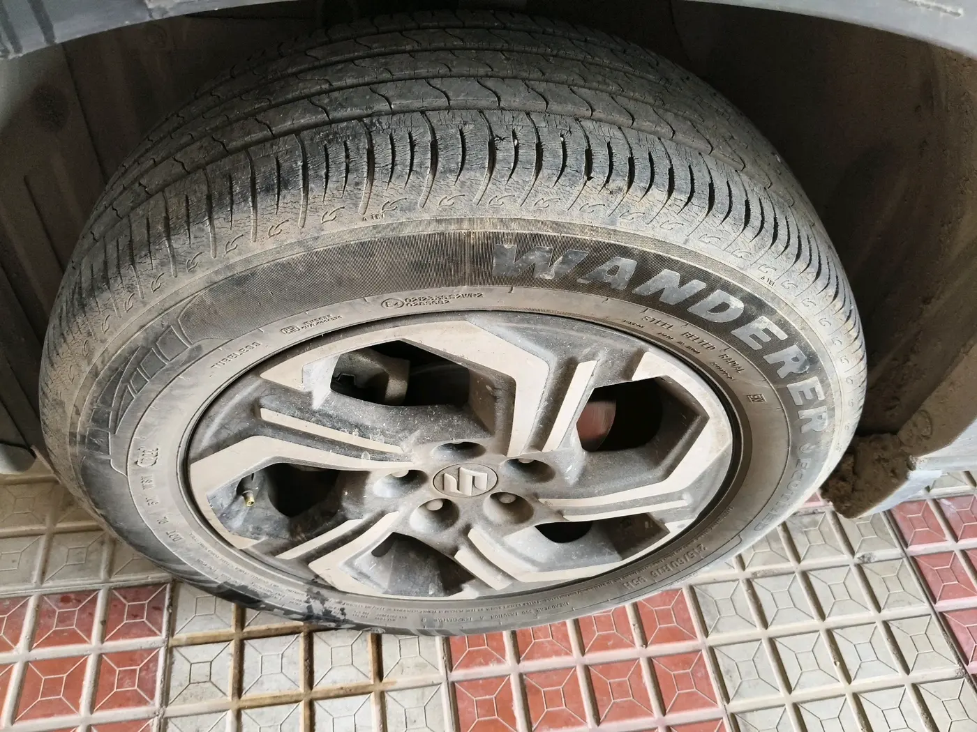 2022 Maruti BREZZA LXI, Petrol, Manual, 38,822 km, tyre