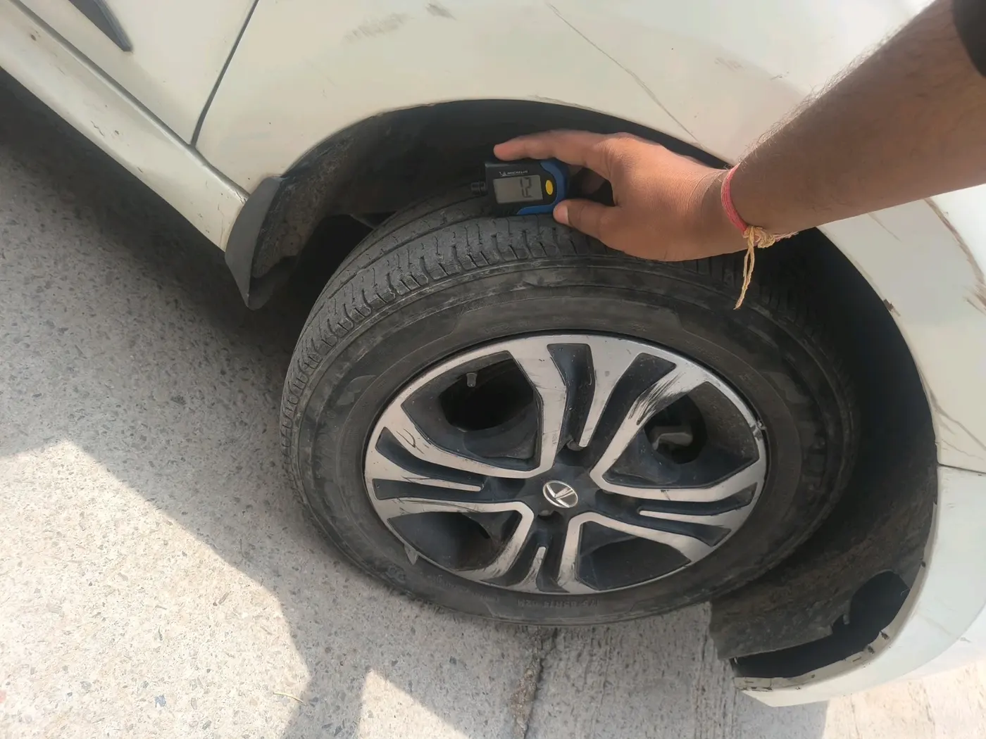 2018 Tata Tiago XZA PETROL, Petrol, Automatic, 1,05,259 km, tyre