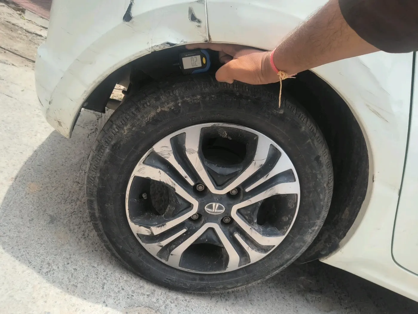 2018 Tata Tiago XZA PETROL, Petrol, Automatic, 1,05,259 km, tyre