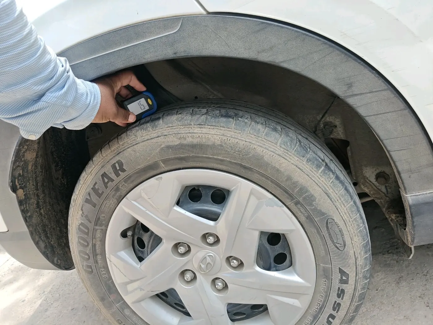2019 Hyundai VENUE S 1.2, Petrol, Manual, 1,04,484 km, tyre