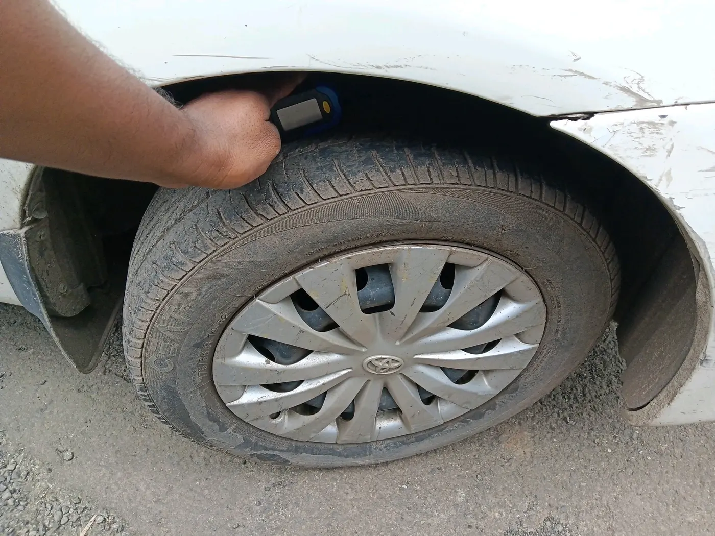 2012 Toyota Etios G, Petrol, Manual, 79,177 km, tyre