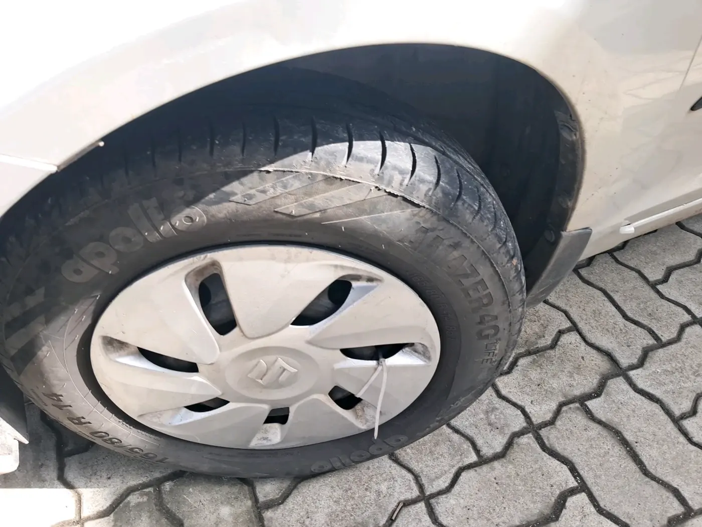 2016 Maruti Swift VDI, Diesel, Manual, 1,50,235 km, tyre
