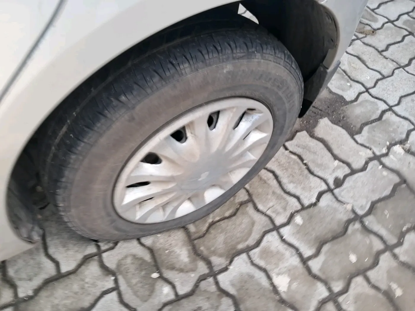 2016 Maruti Swift VDI, Diesel, Manual, 1,50,235 km, tyre