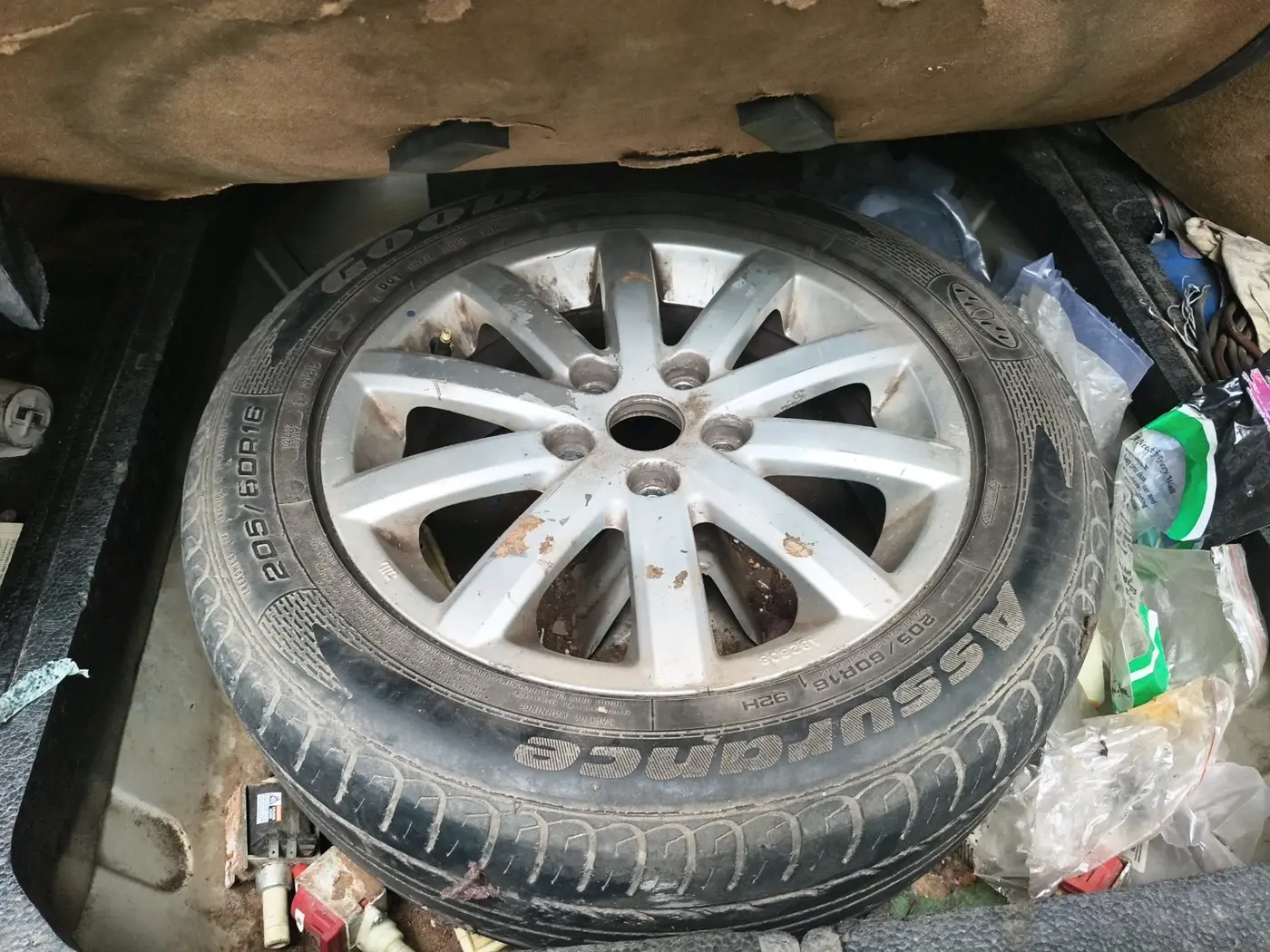 2011 Maruti SX4 ZXI, Petrol, Manual, 1,66,210 km, tyre