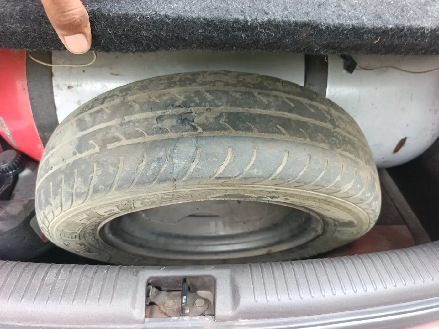 2011 Hyundai Santro Xing GLS, CNG, Manual, 55,997 km, tyre