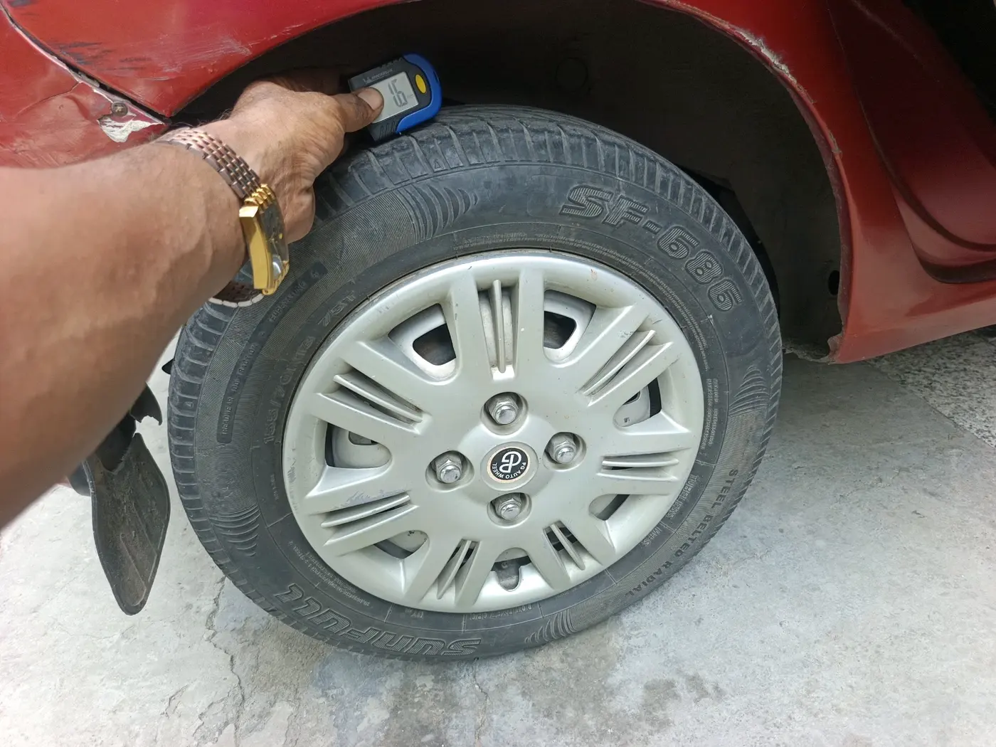 2011 Hyundai Santro Xing GLS, CNG, Manual, 55,997 km, tyre