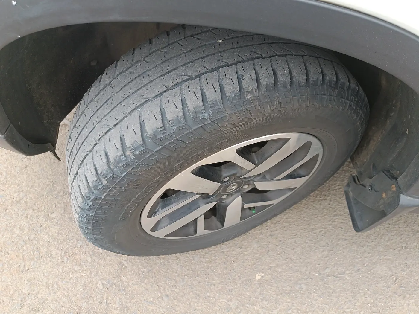 2023 Tata Harrier XZ PLUS 2.0L DUAL TONE, Diesel, Manual, 1,11,800 km, tyre