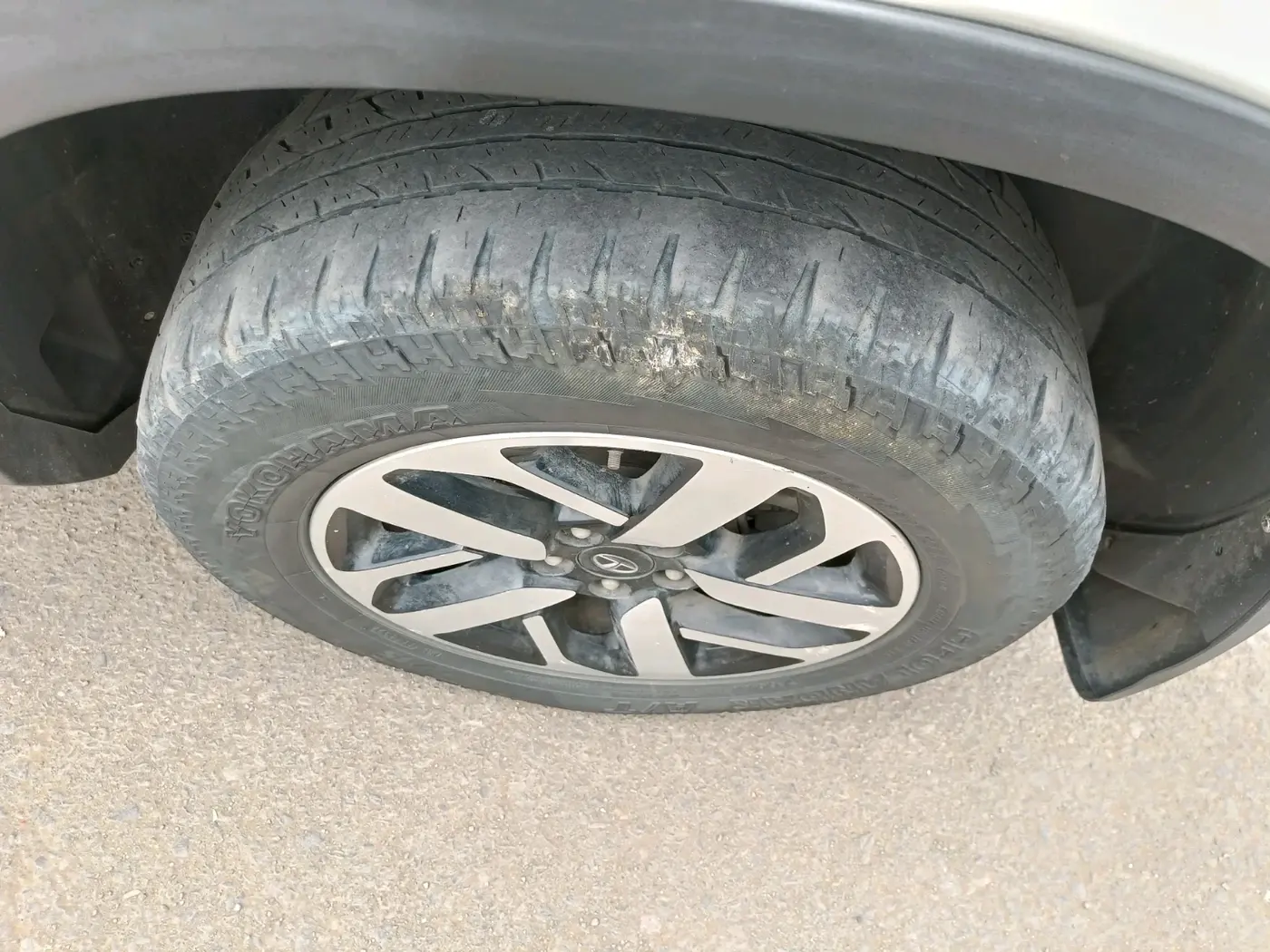 2023 Tata Harrier XZ PLUS 2.0L DUAL TONE, Diesel, Manual, 1,11,800 km, tyre