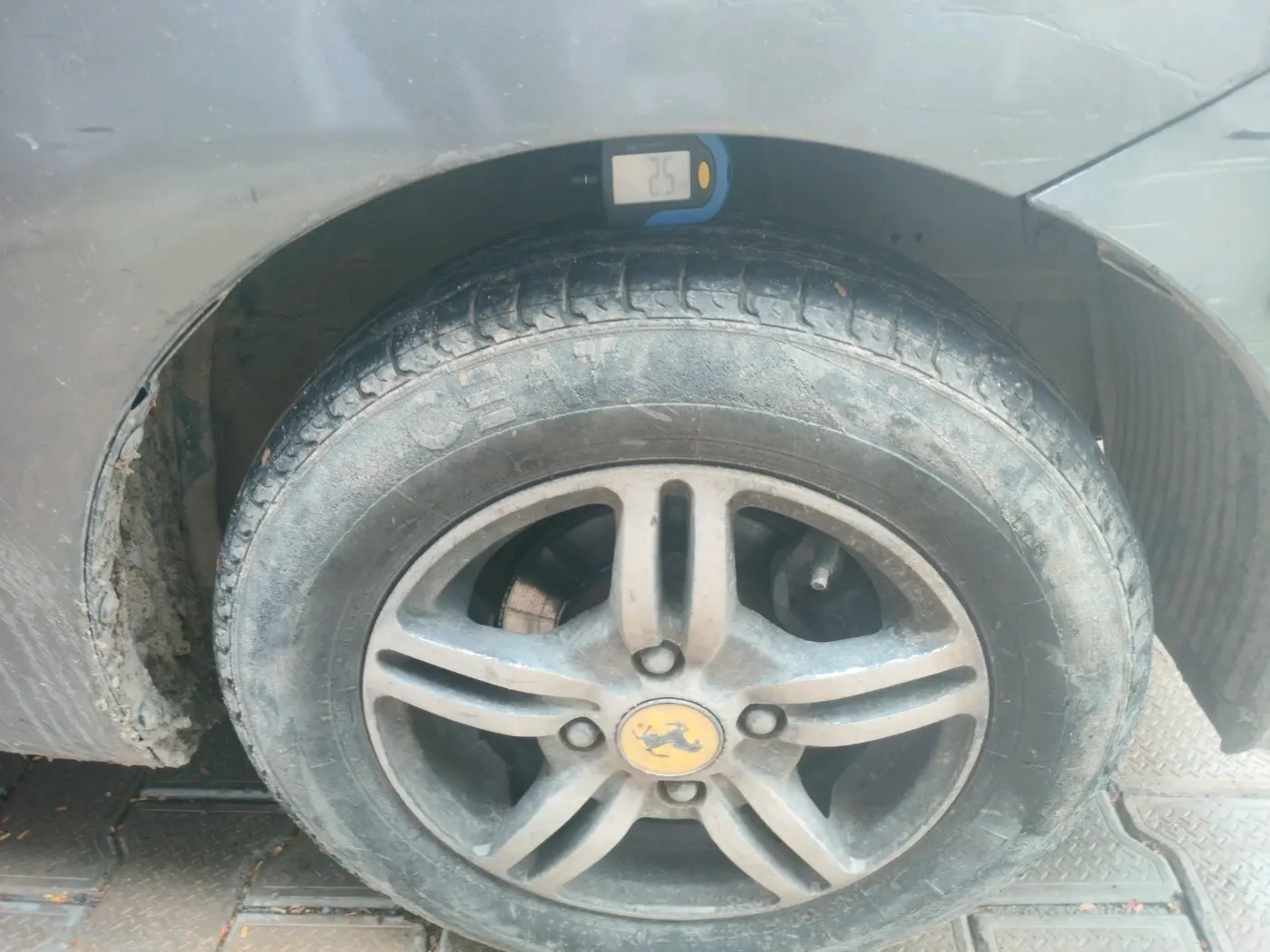 2013 Hyundai Eon ERA +, Petrol, Manual, 76,760 km, tyre