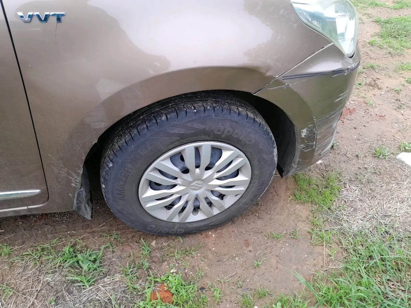 2017 Maruti Dzire VXI AMT, Petrol, Automatic, 1,29,584 km, tyre