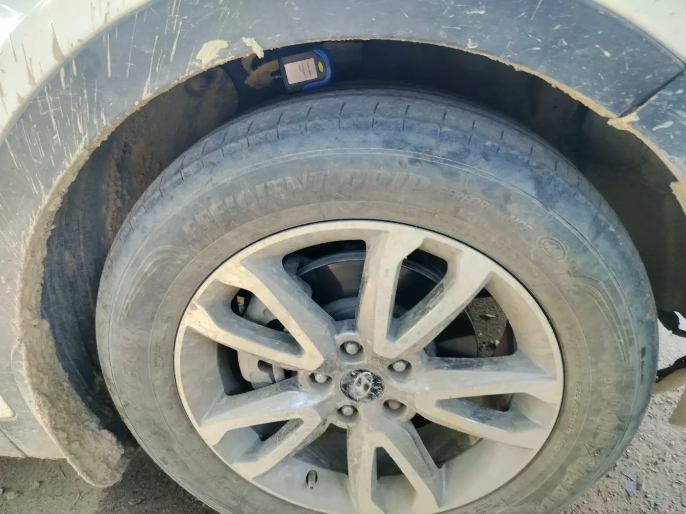 2015 Hyundai Santa Fe 2 WD AT, Diesel, Automatic, 1,15,498 km, tyre