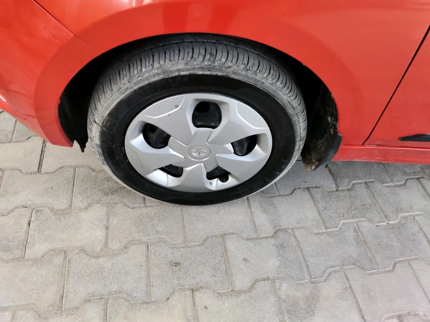 2023 Tata Tiago XT (O) PETROL, Petrol, Manual, 18,023 km, tyre