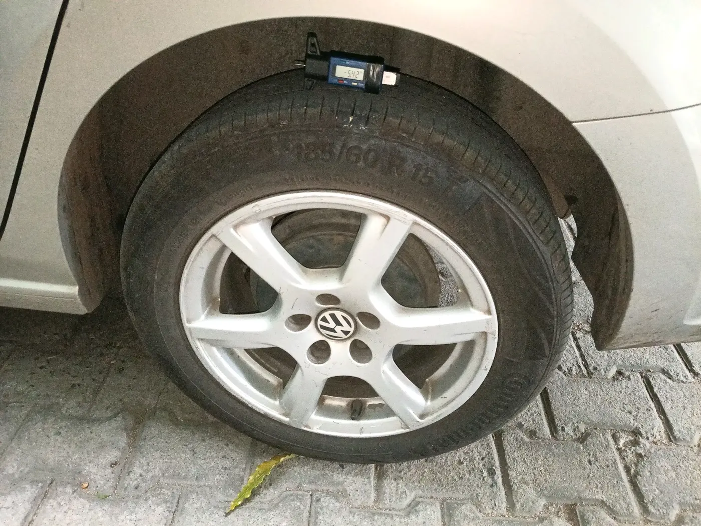 2013 Volkswagen Vento HIGHLINE DIESEL 1.6, Diesel, Manual, 1,35,001 km, tyre
