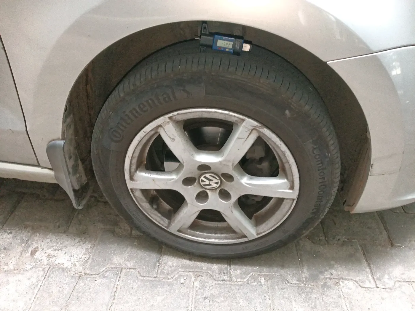 2013 Volkswagen Vento HIGHLINE DIESEL 1.6, Diesel, Manual, 1,35,001 km, tyre