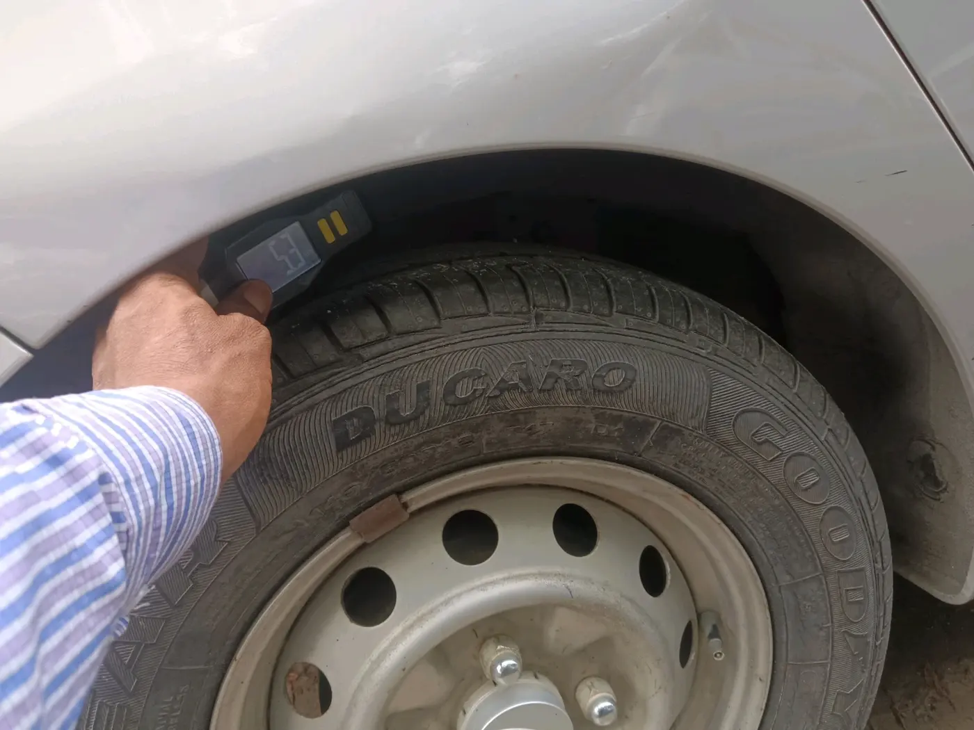 2013 Hyundai Eon D-LITE+, Petrol, Manual, 23,854 km, tyre