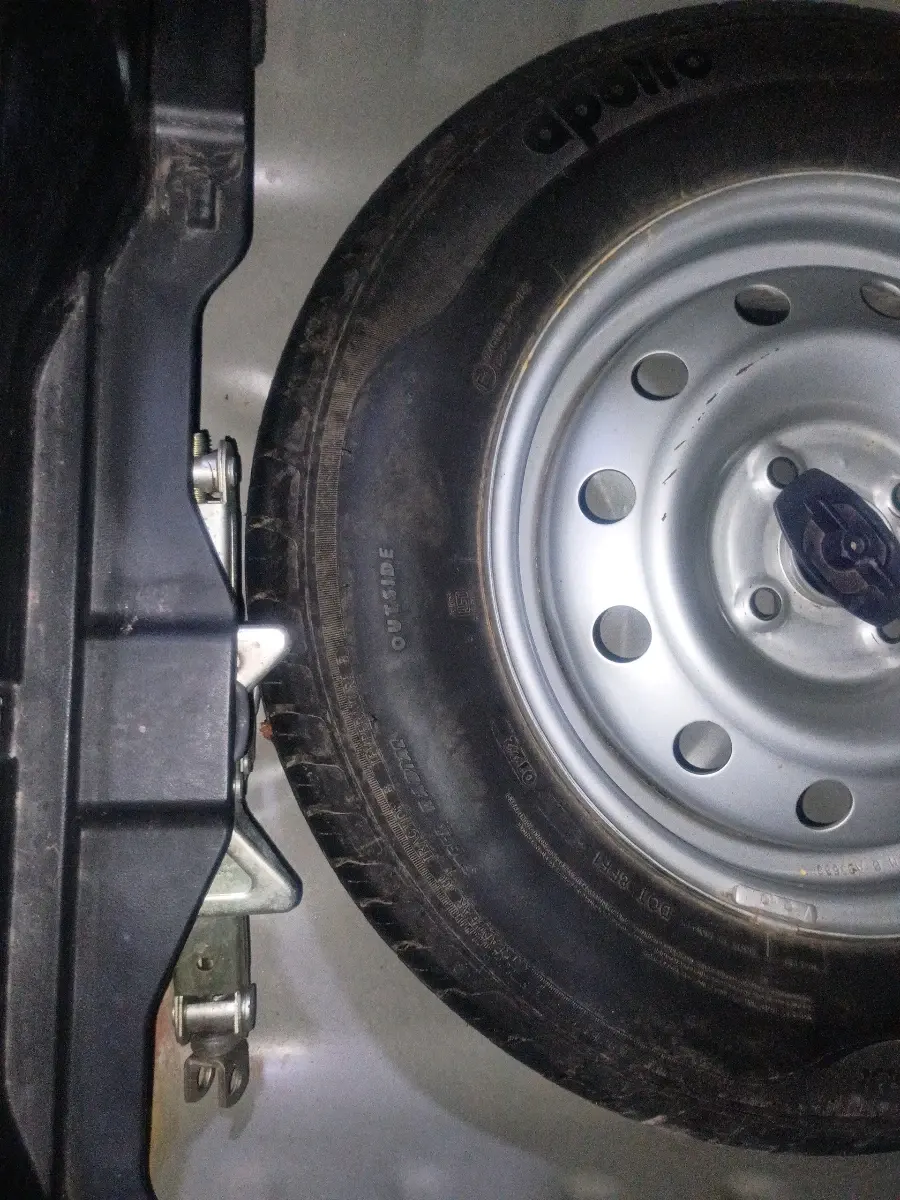 2022 Maruti Dzire LXI, Petrol, Manual, 18,109 km, tyre