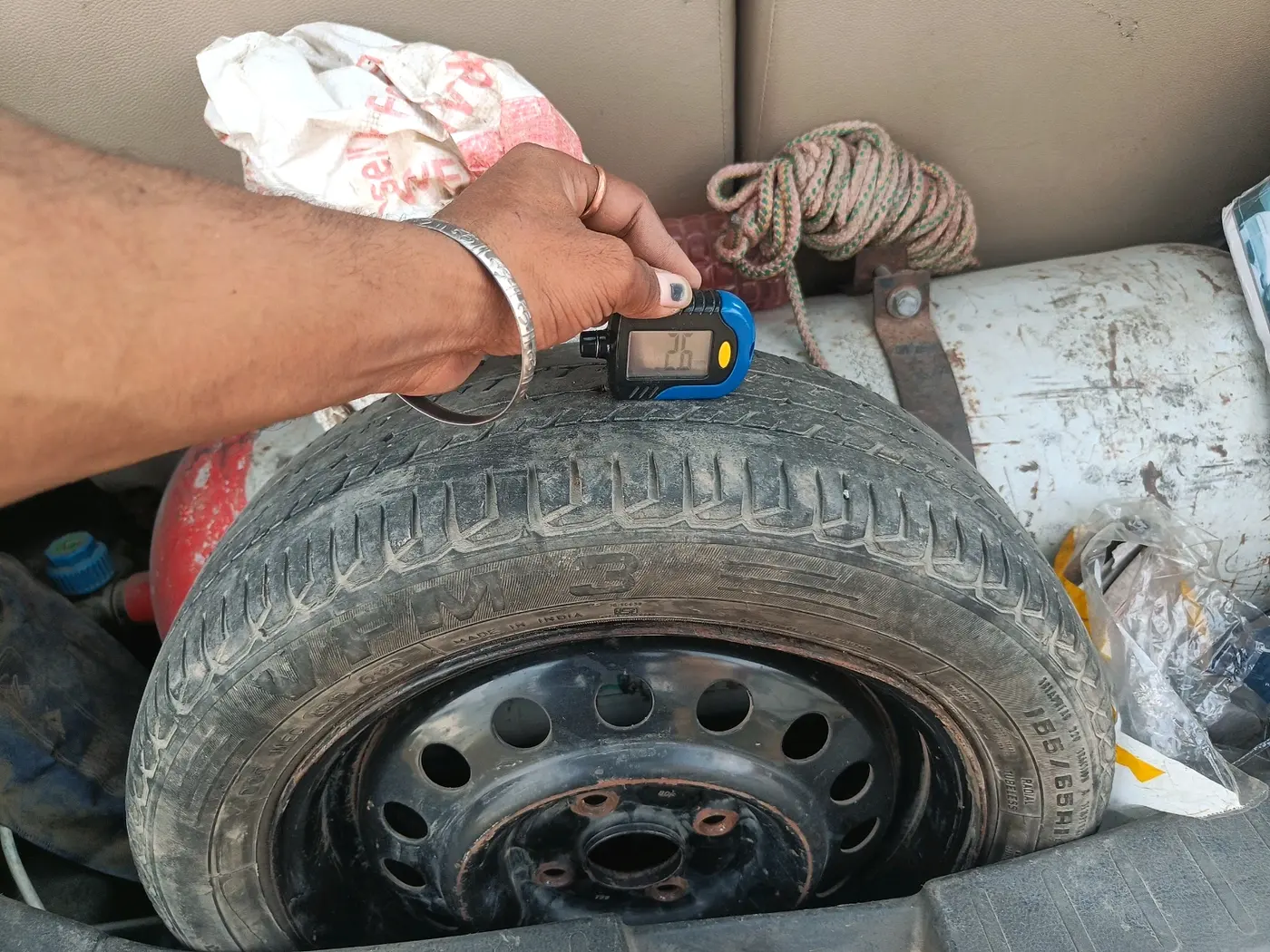 2018 Maruti Wagon R 1.0 VXI, CNG, Manual, 63,445 km, tyre