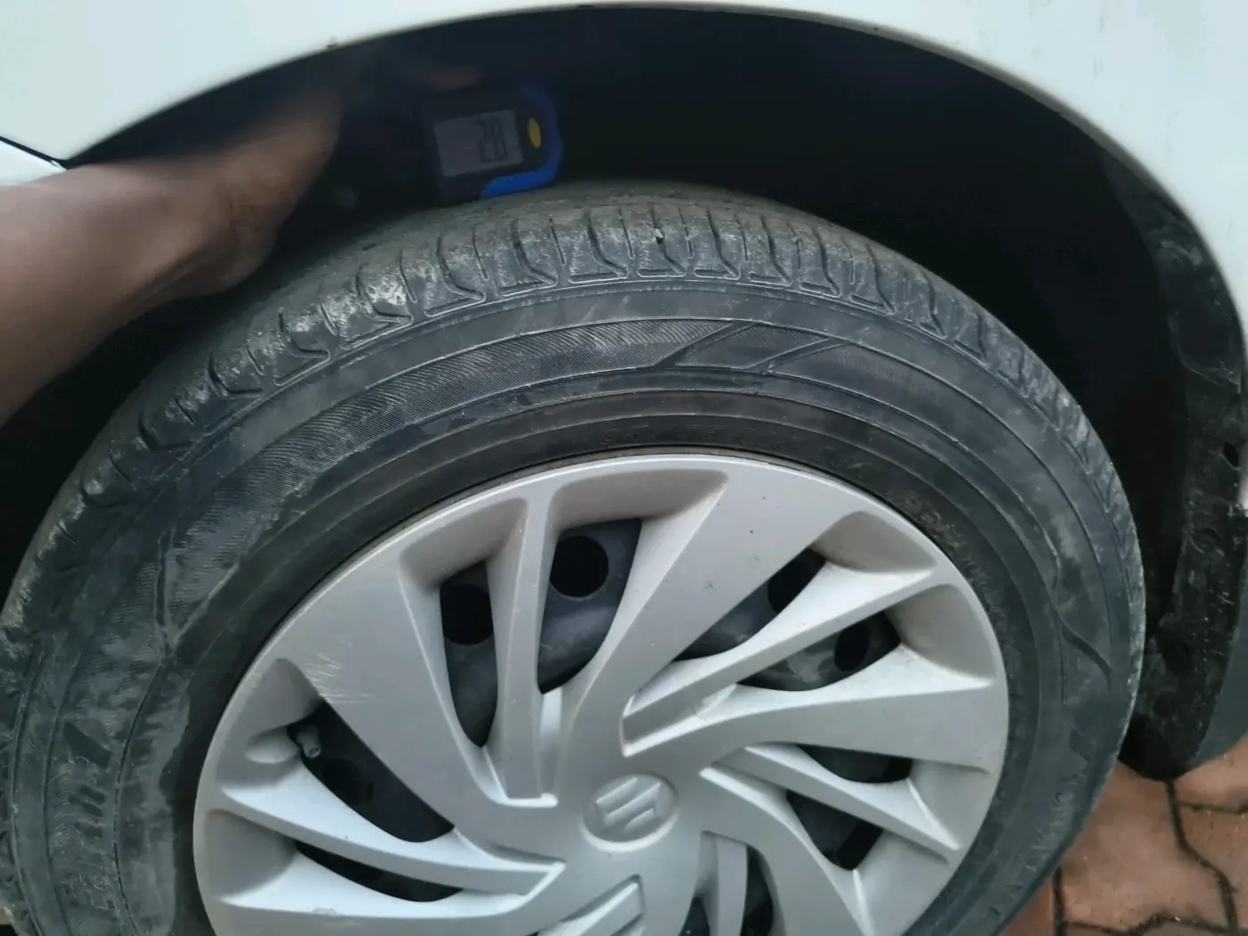 2014 Maruti Ertiga VXI, CNG, Manual, 90,744 km, tyre