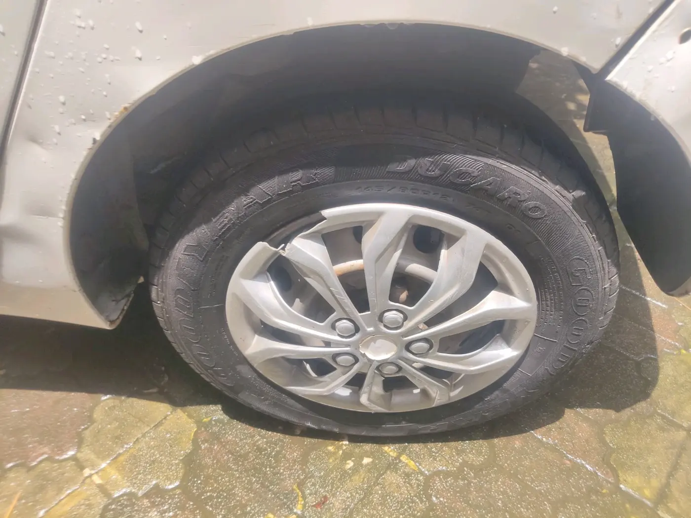 2013 Hyundai Eon ERA +, Petrol, Manual, 7,537 km, tyre