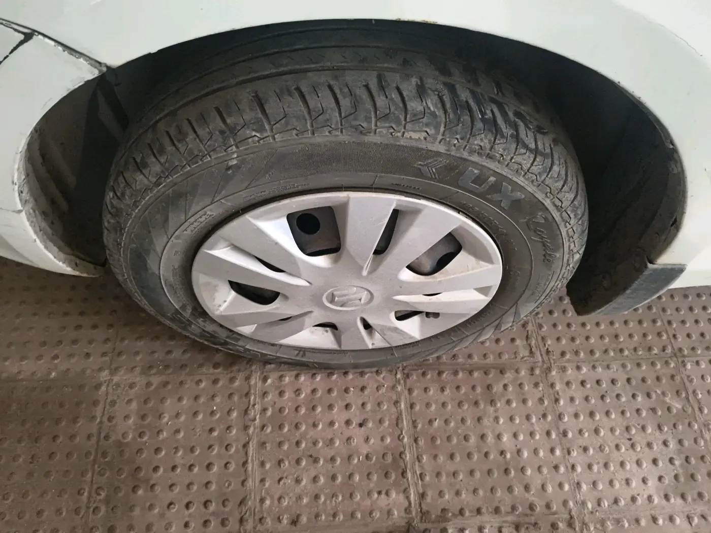 2014 Maruti Swift Dzire VXI, Petrol, Manual, 1,04,814 km, tyre