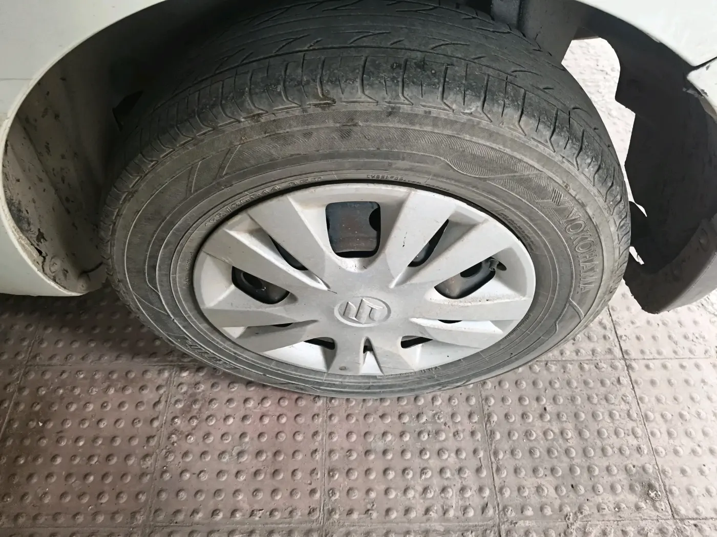 2014 Maruti Swift Dzire VXI, Petrol, Manual, 1,04,814 km, tyre
