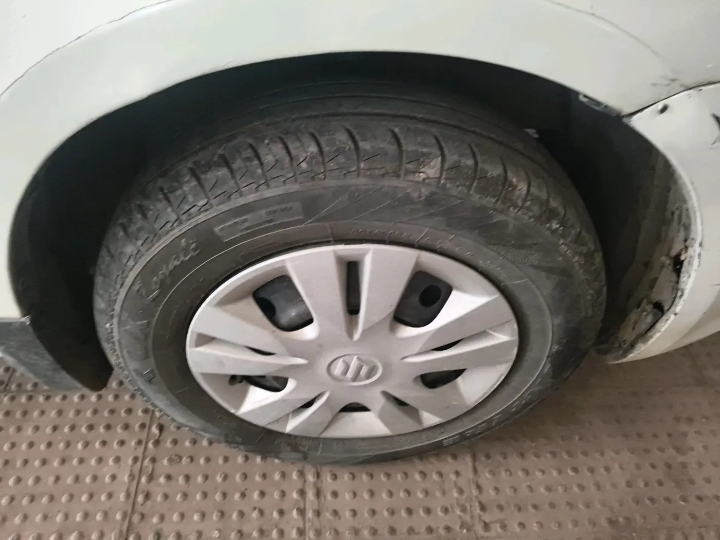 2014 Maruti Swift Dzire VXI, Petrol, Manual, 1,04,814 km, tyre