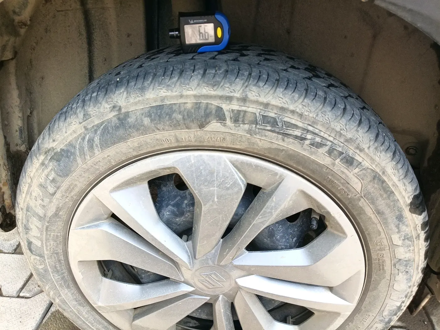 2025 Maruti FRONX DELTA 1.2 AGS, Petrol, Automatic, 13,770 km, tyre