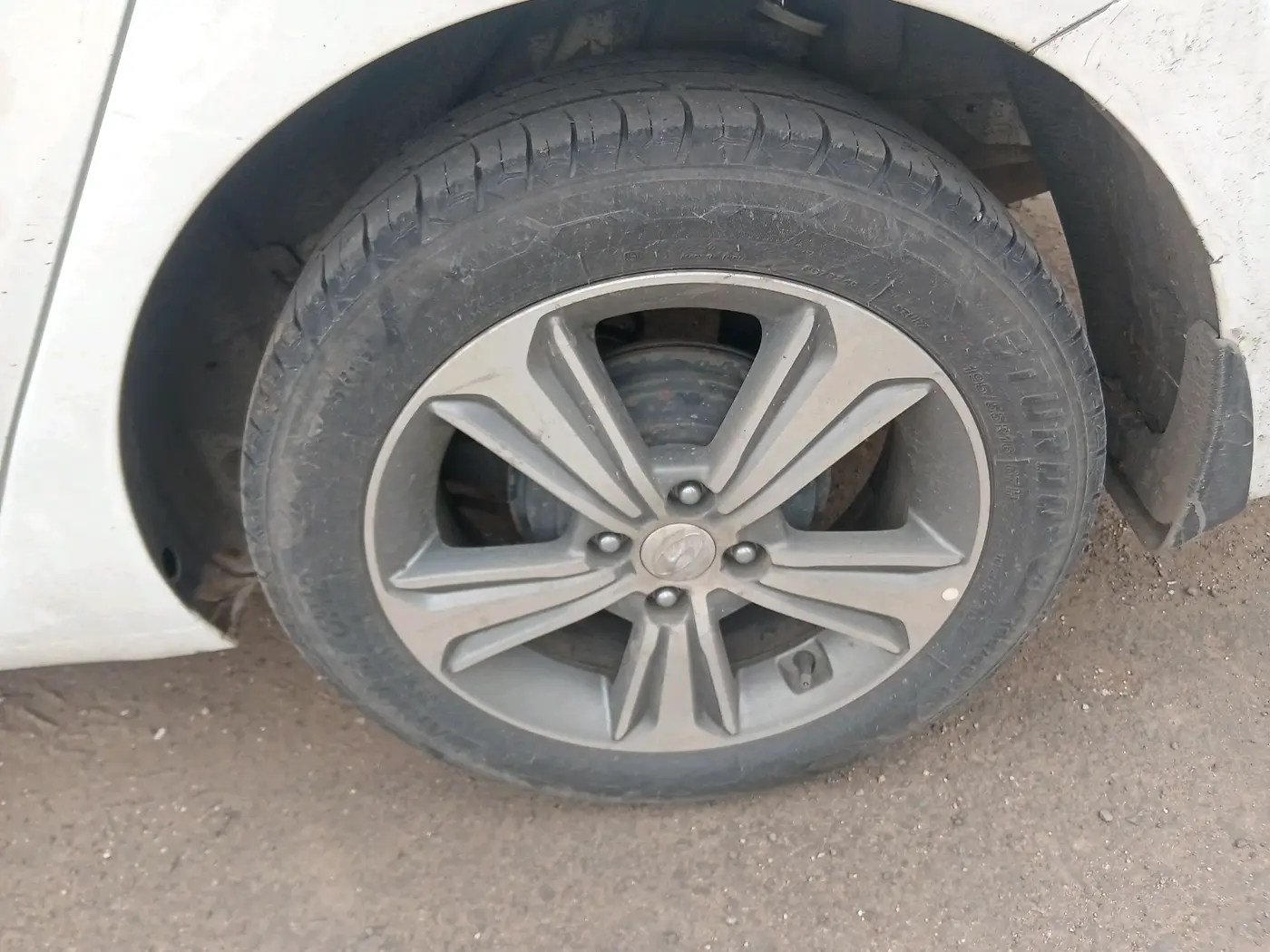 2018 Hyundai Verna 1.6 CRDI SX + AT, Diesel, Automatic, 83,716 km, tyre