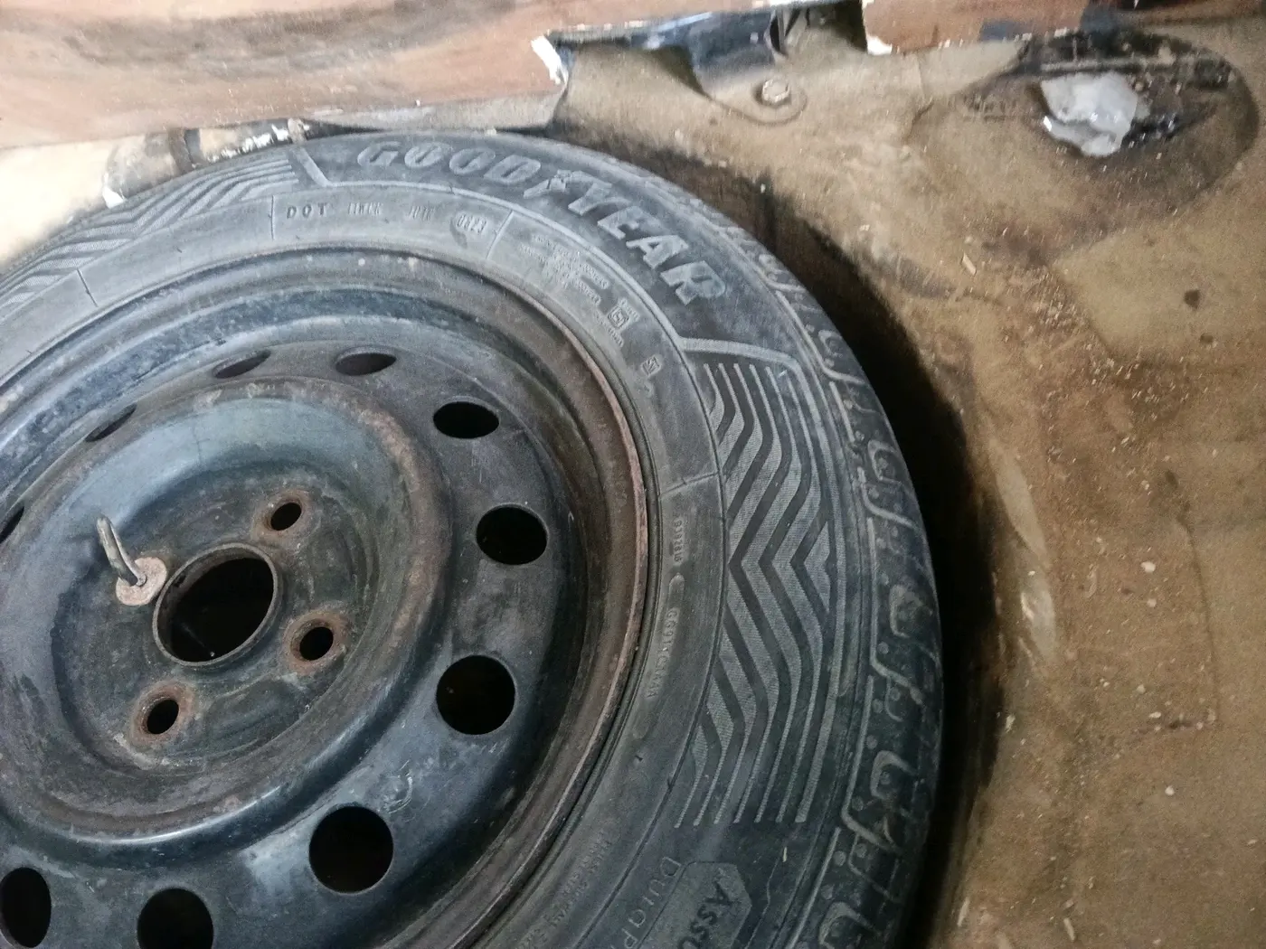 2013 Maruti Ritz VDI, Diesel, Manual, 1,22,720 km, tyre